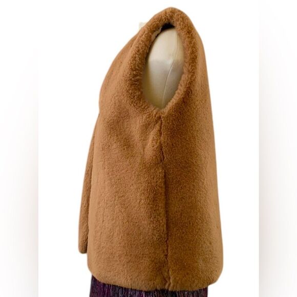 ZARA‎ FAUX FUR Front Buckle Vest, GIRLS SIZE 9-10 - Picture 6 of 11